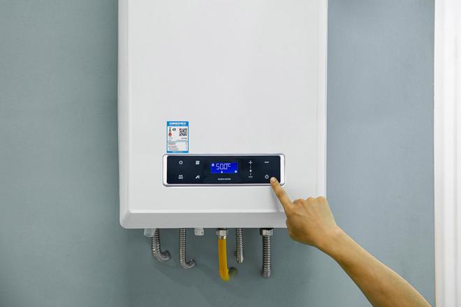 電壁掛爐帶地暖需要多少電_電壁掛爐采暖爐燒地暖_壁掛爐和電地暖哪個省錢